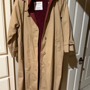 London Fog Beige Coat with Maroon Lining Ladies 6P
